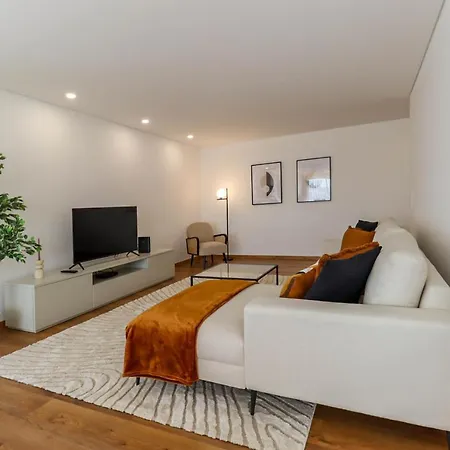 Viana's Heart - Spacious Modern Ap. Near Center *