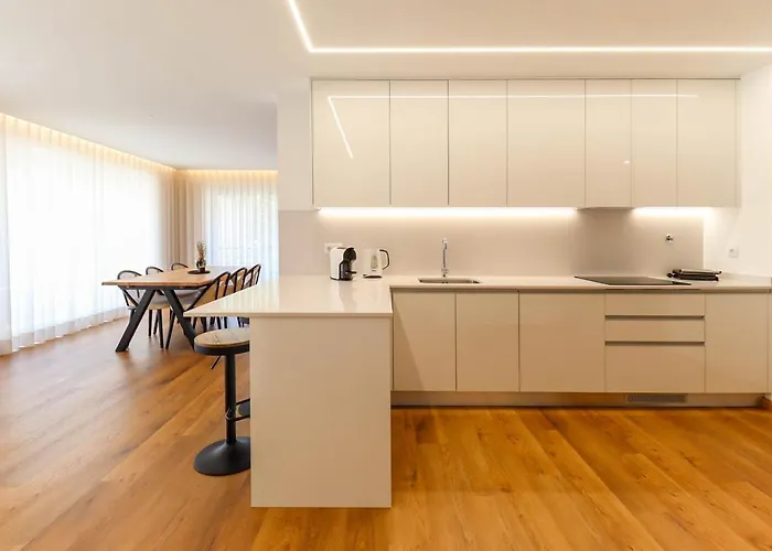 Viana's Heart - Spacious Modern Ap. Near Center