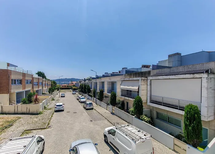 Viana's Heart - Spacious Modern Ap. Near Center